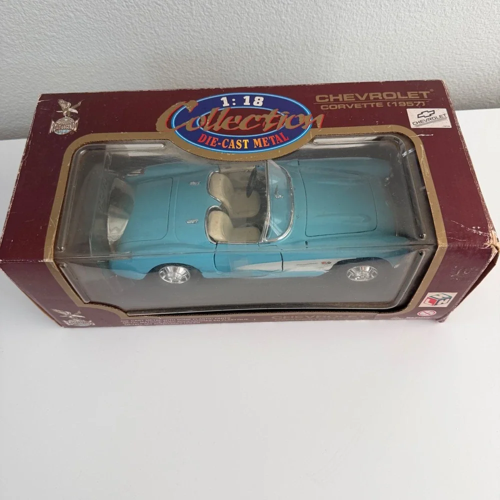 Road Legends 1957 Chevrolet Corvette Blue 1:18 Die-Cast Metal Car 92018